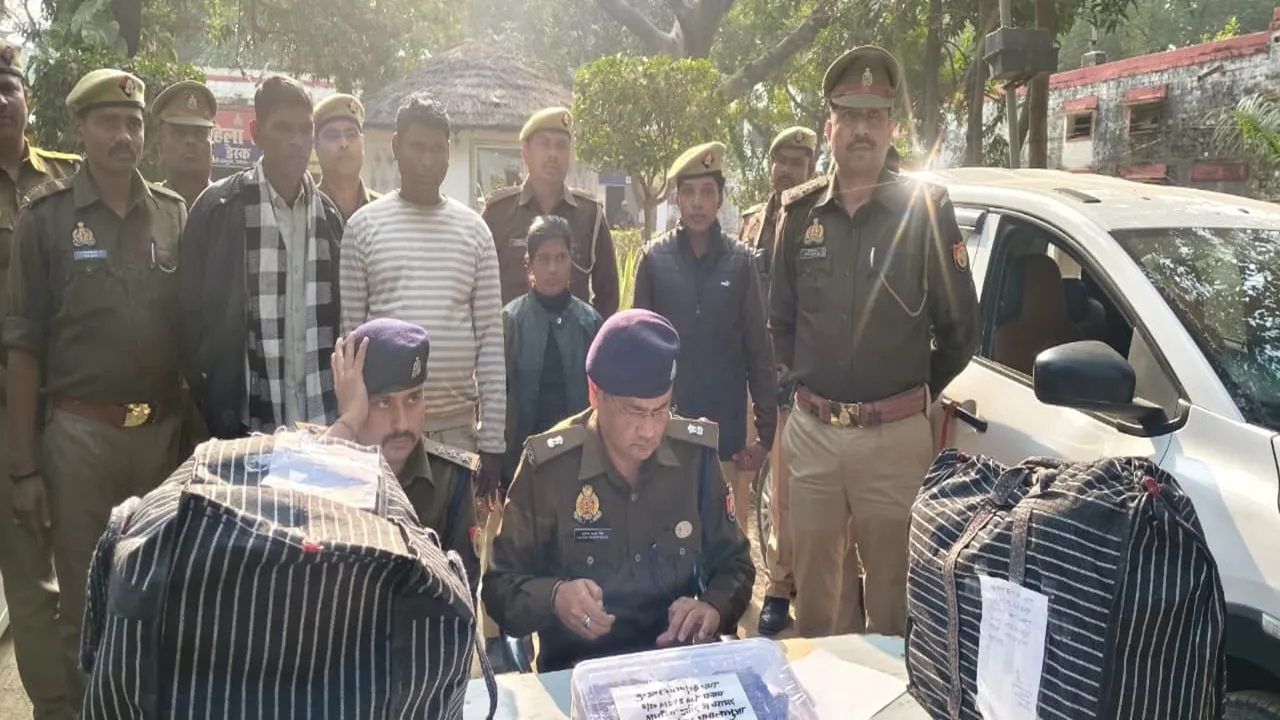 सुलतानपुर पुलिस ने 33 किग्रा गांजे के साथ तीन तस्करों को किया गिरफ्तार, दो कार व तीन लाख की नगदी बरामद