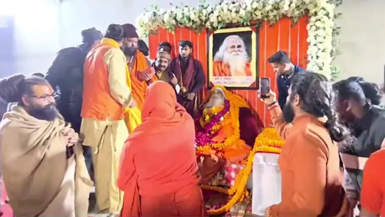 अयोध्या : राम विलास वेदांती के पार्थिव शरीर को सरयू नदी में दी गई जल समाधि, मुख्यमंत्री योगी ने अर्पित की श्रद्धांजलि 