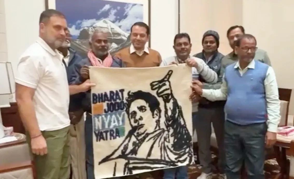 'अमेरिकी टैरिफ से भदोही का कार्पेट व्यापार तबाह', बोले राहुल गांधी- प्रधानमंत्री ने बुनकरों की समस्याओं को लेकर मूंद रखी हैं आंखें