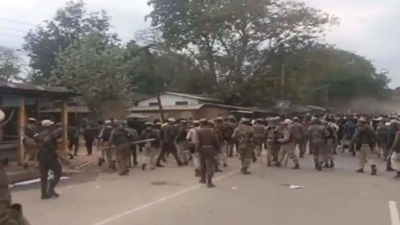 असम के कार्बी आंगलोंग में फिर भड़की हिंसा : कई प्रदर्शनकारी, पुलिसकर्मी और मीडिया कर्मी घायल, इलाके में कर्फ्यू लागू