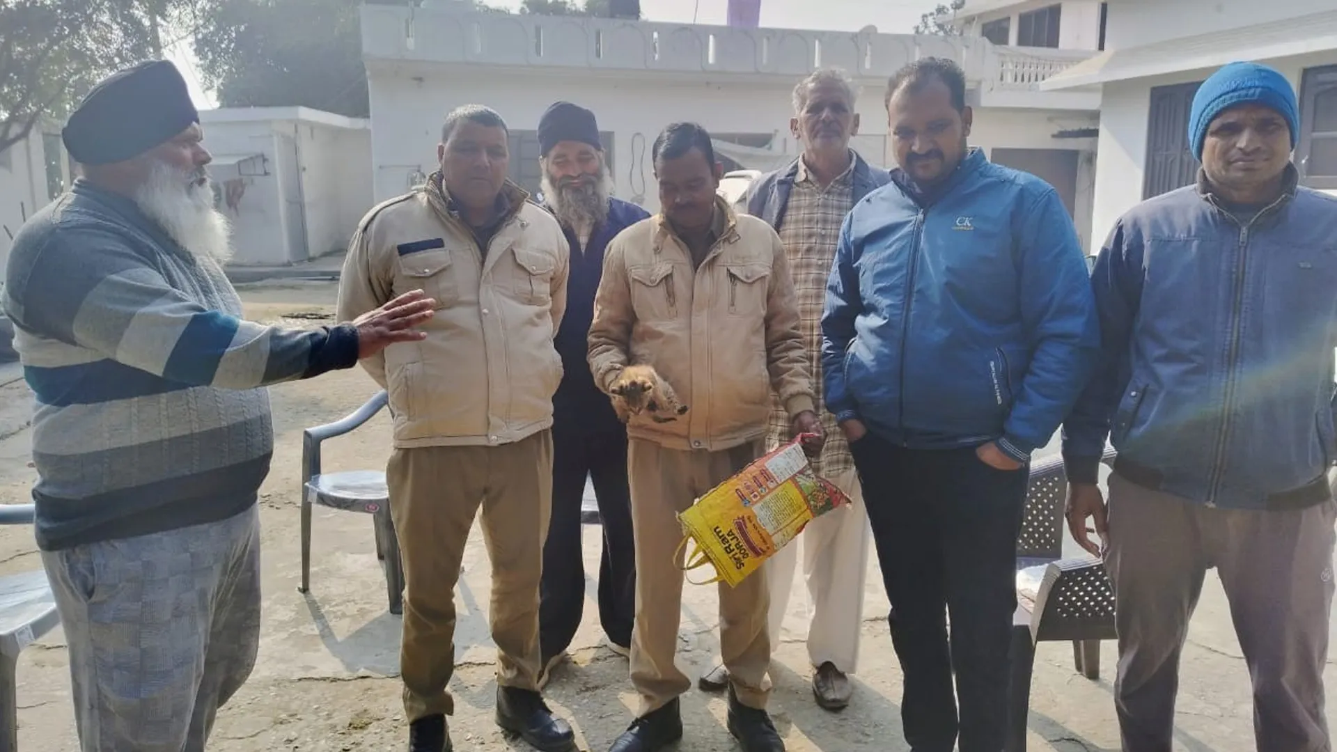 रामपुर : पर्वतपुर में गन्ने के खेत में मिला तेंदुए का बच्चा