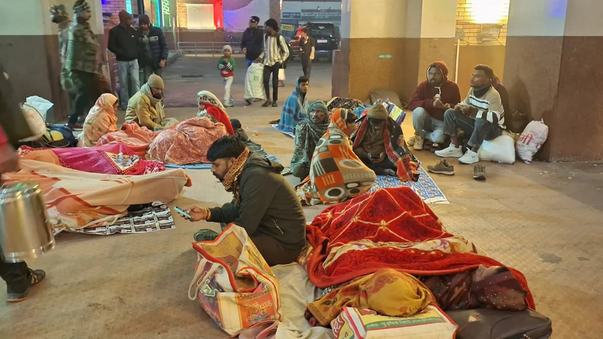 बरेली: अरे आप खुले में न लेंटे, रैन बसेरों में आराम करें