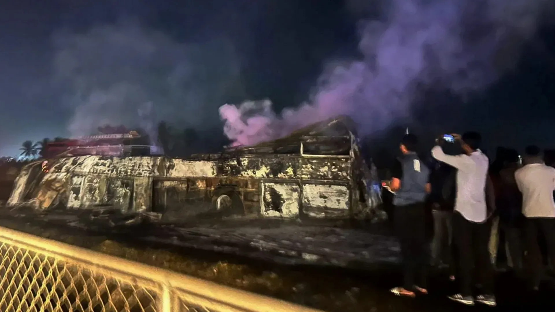 दर्दनाक हादसा: कर्नाटक में ट्रक के बस से टकराने से नौ लोगों की मौत