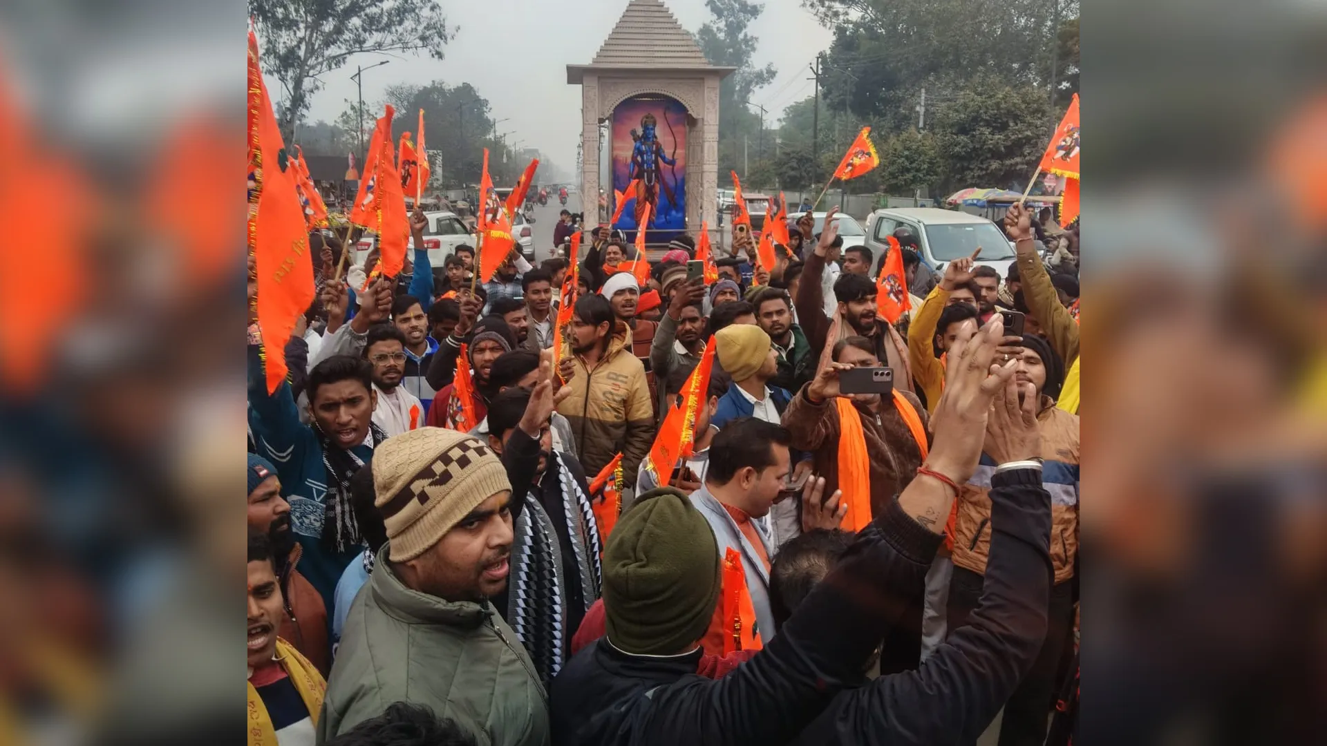 रामपुर : विहिप व बजरंग दल ने बांग्लादेश का पुतला फूंका