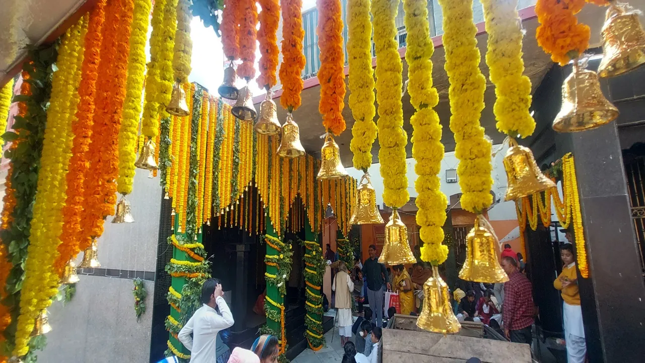 काशी में हुआ बाबा बटुक भैरव का त्रिगुणात्मक श्रृंगार, 1100 बटुकों का किया गया विशेष पूजन 