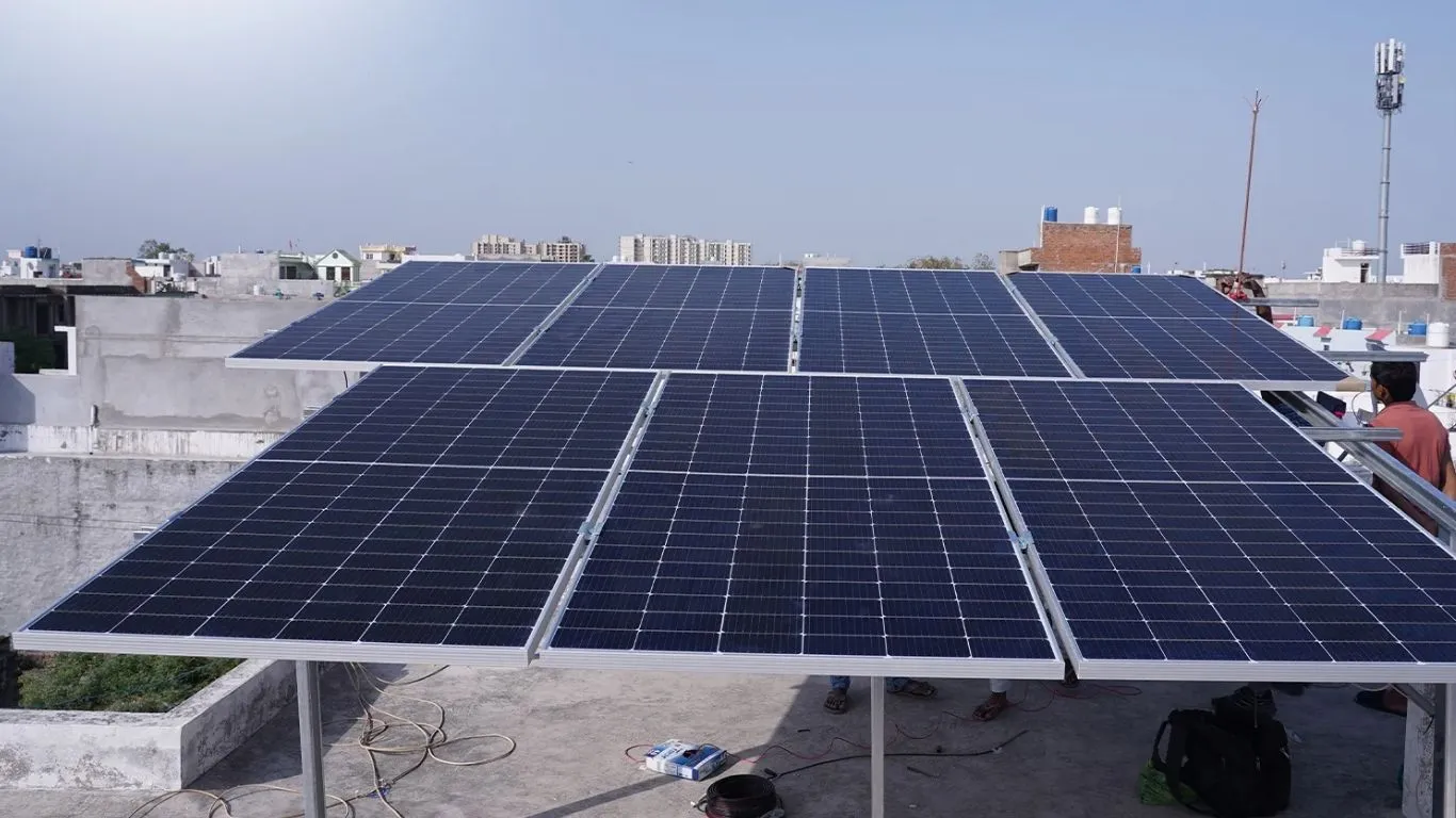 लखनऊ में सोलर प्लांट लगाने के नाम पर 1.55 लाख की ठगी, ऑफिस बंद कर फरार हुए आरोपी, एफआईआर दर्ज