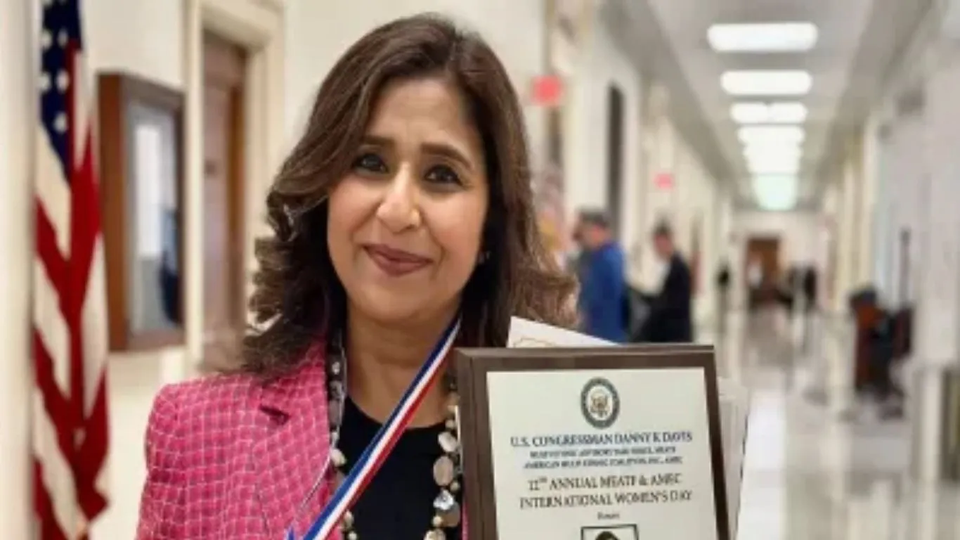 लखनऊ की बेटी बनी अमेरिका के रेडमंड शहर की काउंसलर, गीता हाथ में लेकर ली शपथ