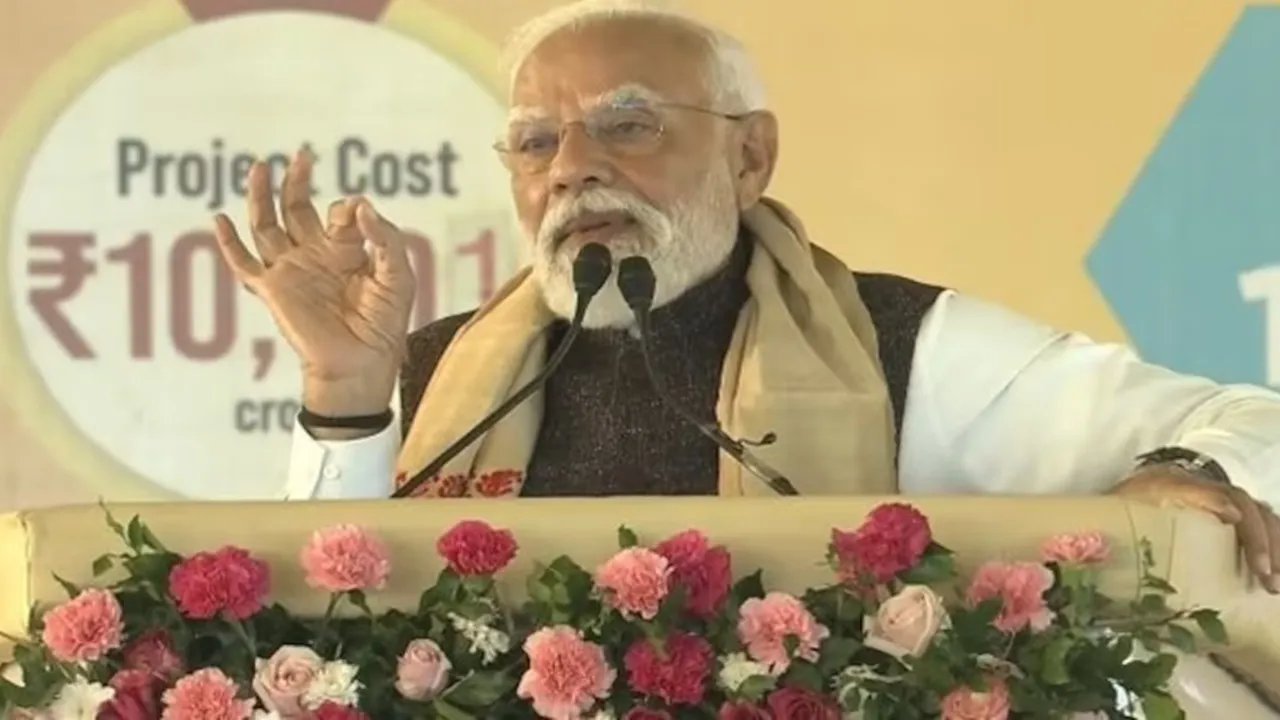 असम में उर्वरक संयंत्र का पीएम मोदी ने किया उद्घाटन : Congress पर किया तीखा प्रहार, कहा- राष्ट्रविरोधी गतिविधियों में लिप्त है कांग्रेस