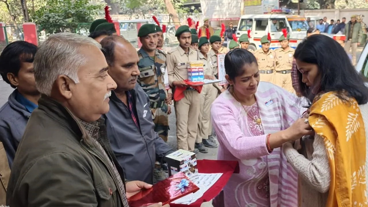 सशस्त्र सेना झण्डा दिवस : रायबरेली में स्वैच्छिक दान देकर धन संग्रह अभियान का डीएम ने किया शुभारम्भ