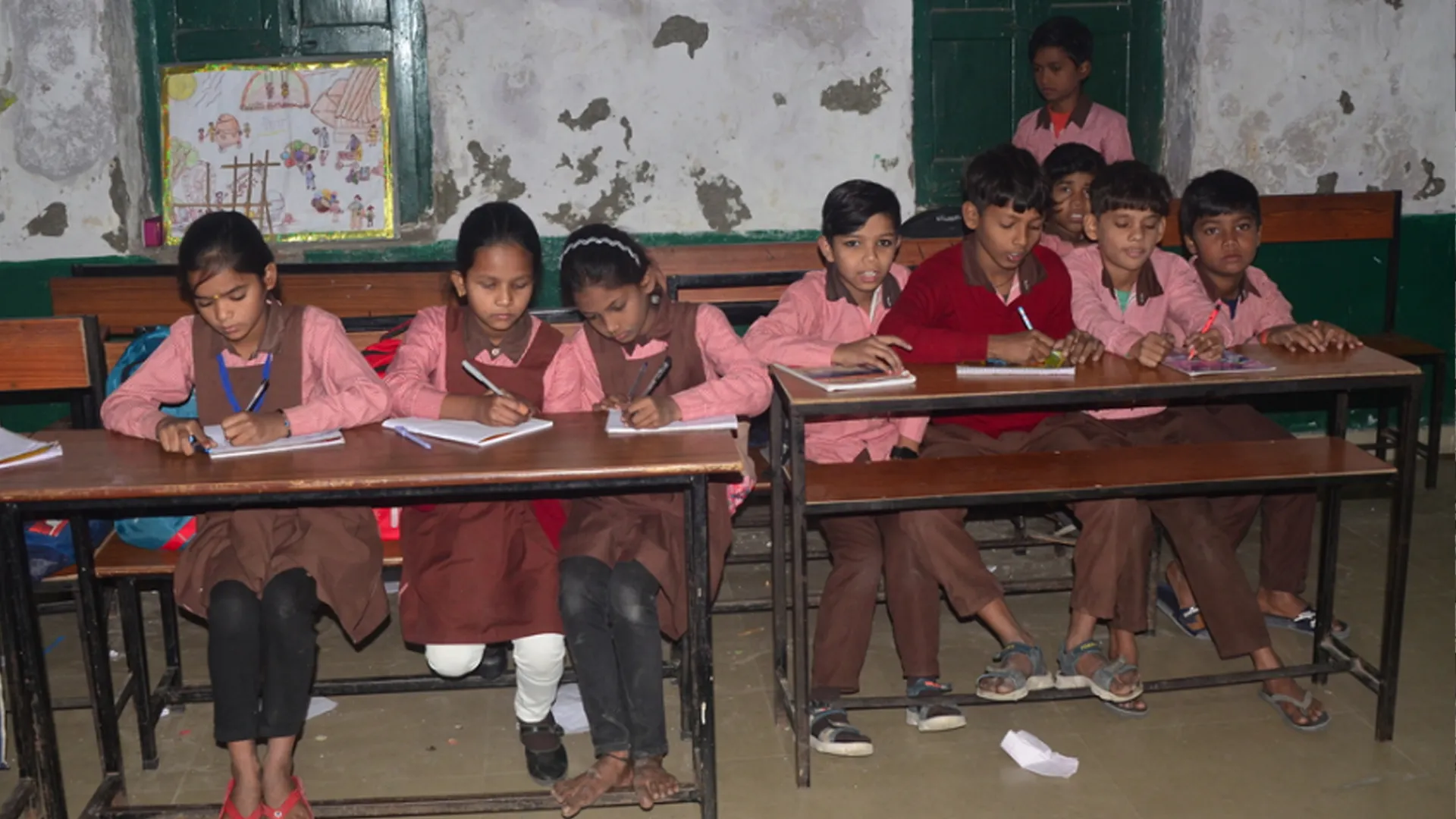 बरेली : धनराशि मिली मगर तमाम अभिभावकों ने नहीं खरीदे स्वेटर और जूते