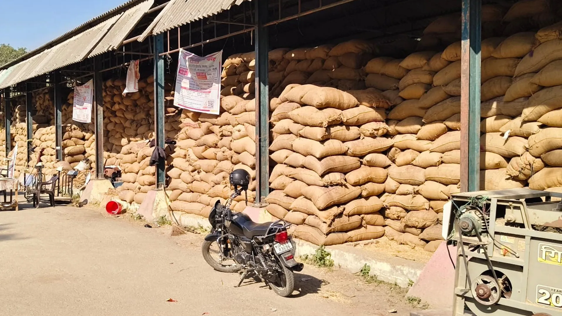 पीलीभीत: धान खरीद में खेल करने पर फंसे, समिति सचिव और क्रय केंद्र प्रभारी पर FIR