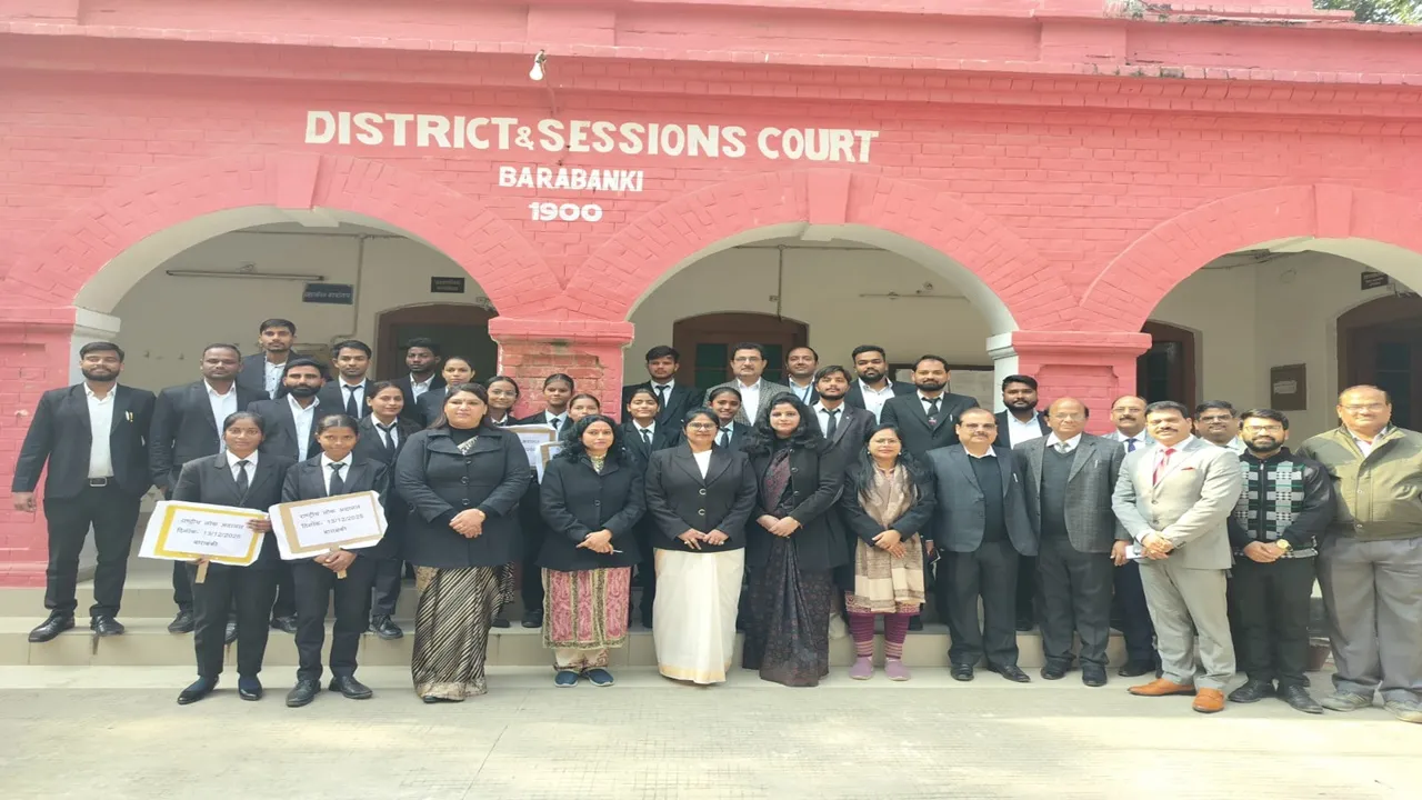 बाराबंकी : छात्रों ने नुक्कड़ नाटक, रैली, निबंध व भाषण प्रतियोगिताओं से किया जागरुक, देखें तस्वीरें