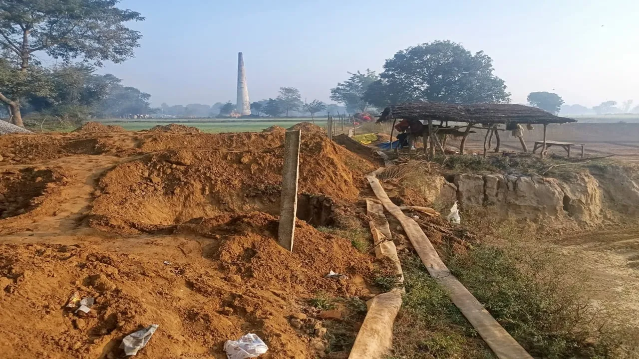 बाराबंकी : सदियों पुराने चकमार्ग पर जबरन कब्जा, एसडीएम से की गई मामले की शिकायत