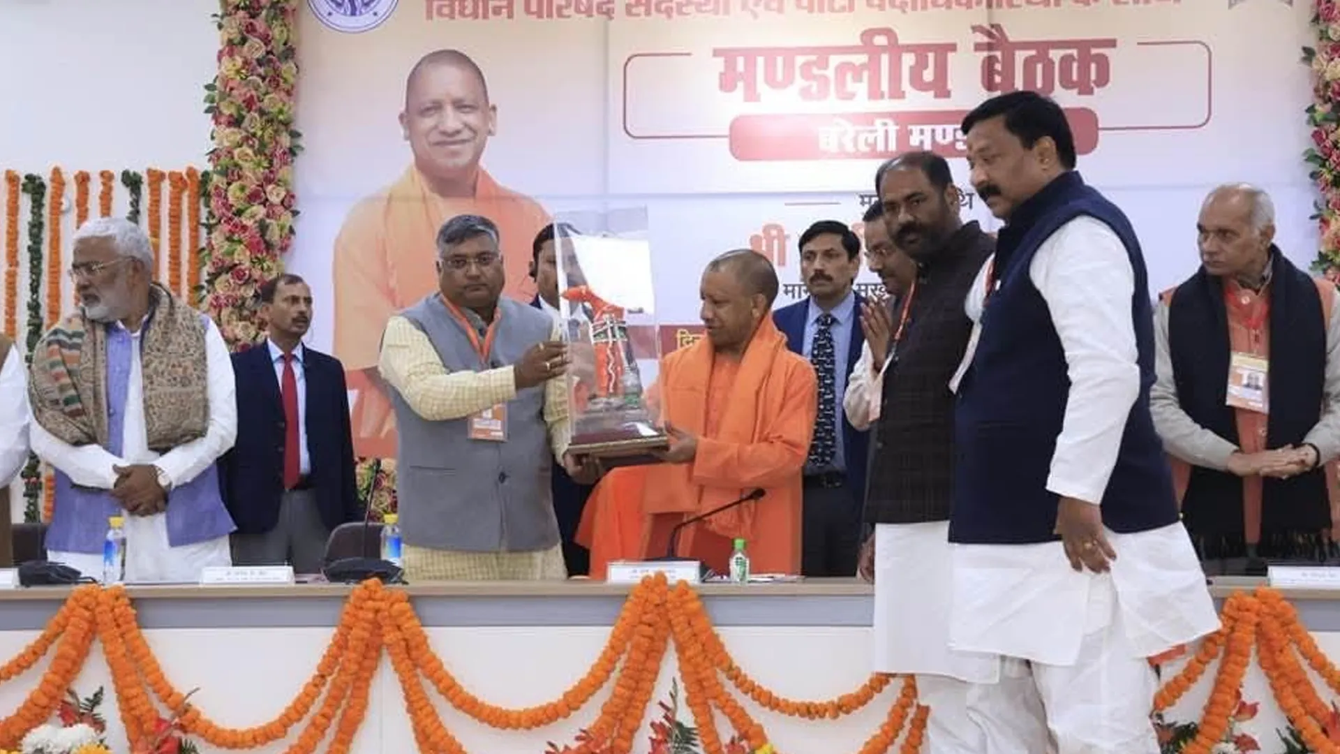 UP: मंत्री-विधायकों को निर्देश, वैध मतदाता छूटे नहीं, अवैध बने नहीं