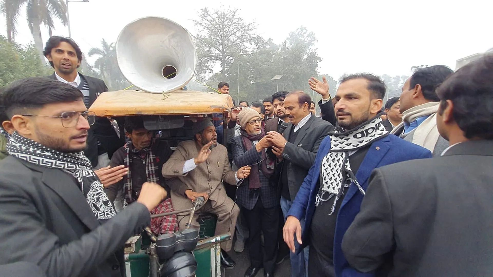 Rampur : पश्चिमी यूपी में HC बेंच की मांग को भरी हुंकार, सड़क पर उतरे अधिवक्ता