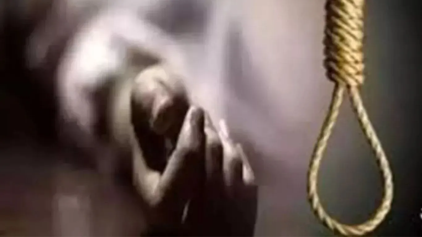  बाराबंकी में युवक ने की आत्महत्या:  कोर्ट के आदेश पर ससुरालियों पर रिपोर्ट दर्ज, मानसिक प्रताड़ना के चलते उठाया कदम 