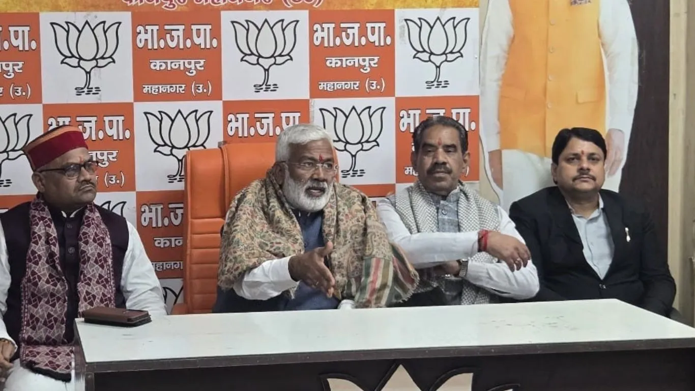  कानपुर पहुंचे जलशक्ति मंत्री स्वतंत्र देव सिंह:  कई कार्यक्रमों में हुए शामिल, SIR अभियान पर की चर्चा