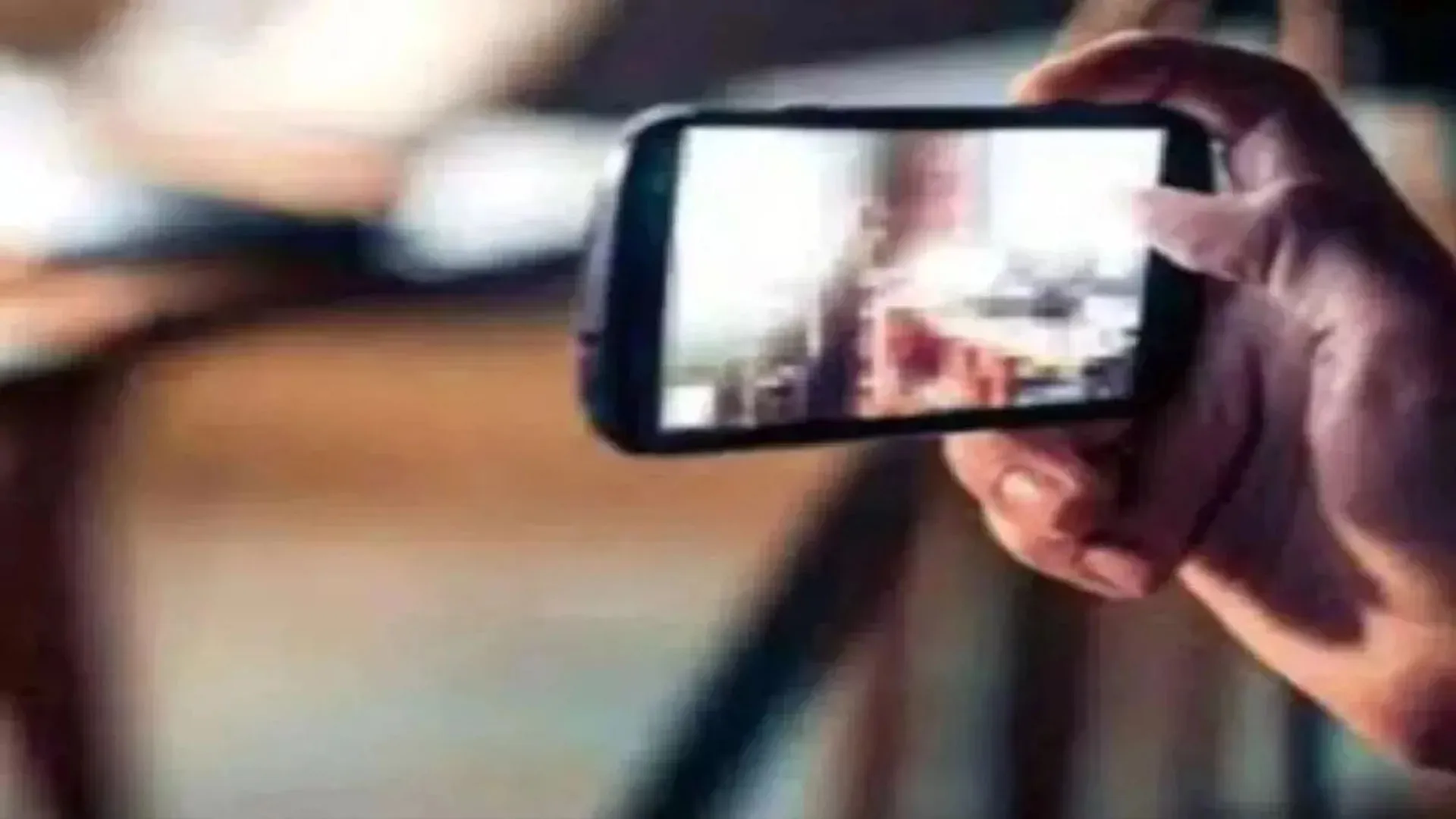 Bareilly: छात्रा के फोटो वायरल कर परेशान कर रहा जीजा, शादी नहीं होने देने की दी धमकी