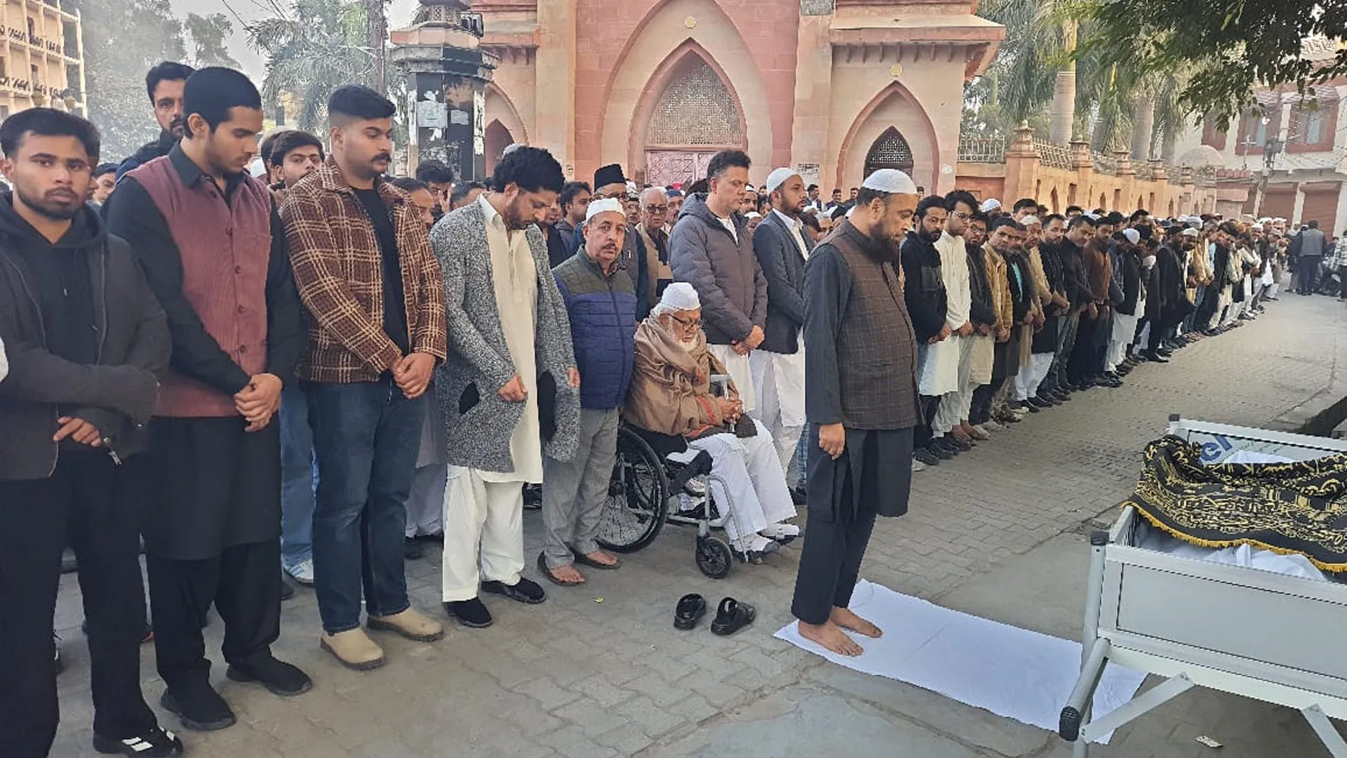 Rampur: आजम खां की भाभी सलमा शहनाज का निधन, किया गया सुपुर्द-ए-खाक