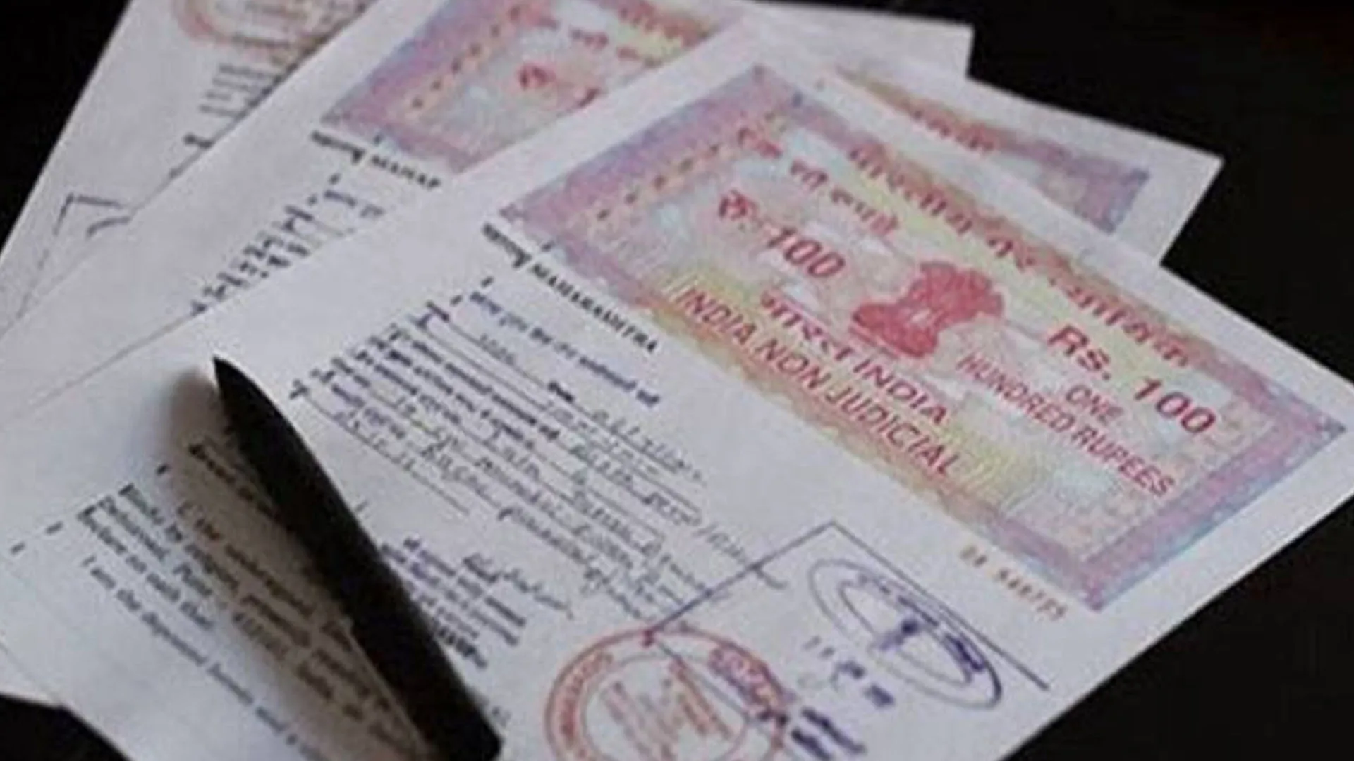 Bareilly: कम दाम में लिखाकर जमीनों के कराए बैनामे, 11.81 लाख का जुर्माना