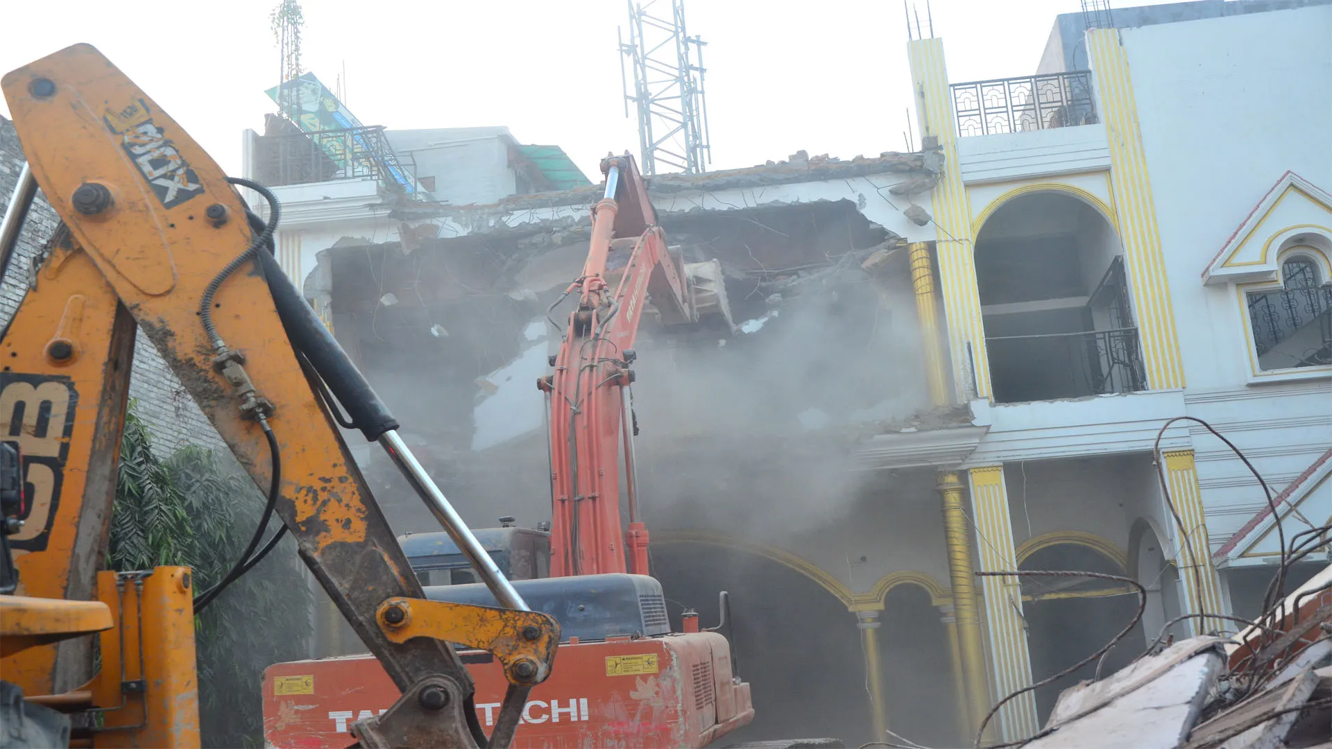 Bareilly : हाईकोर्ट से मिली बड़ी राहत...नहीं चलेगा एवान-ए-फरहत पर बुलडोजर, 15 दिन में शुरू हो कंपाउंडिंग प्रक्रिया