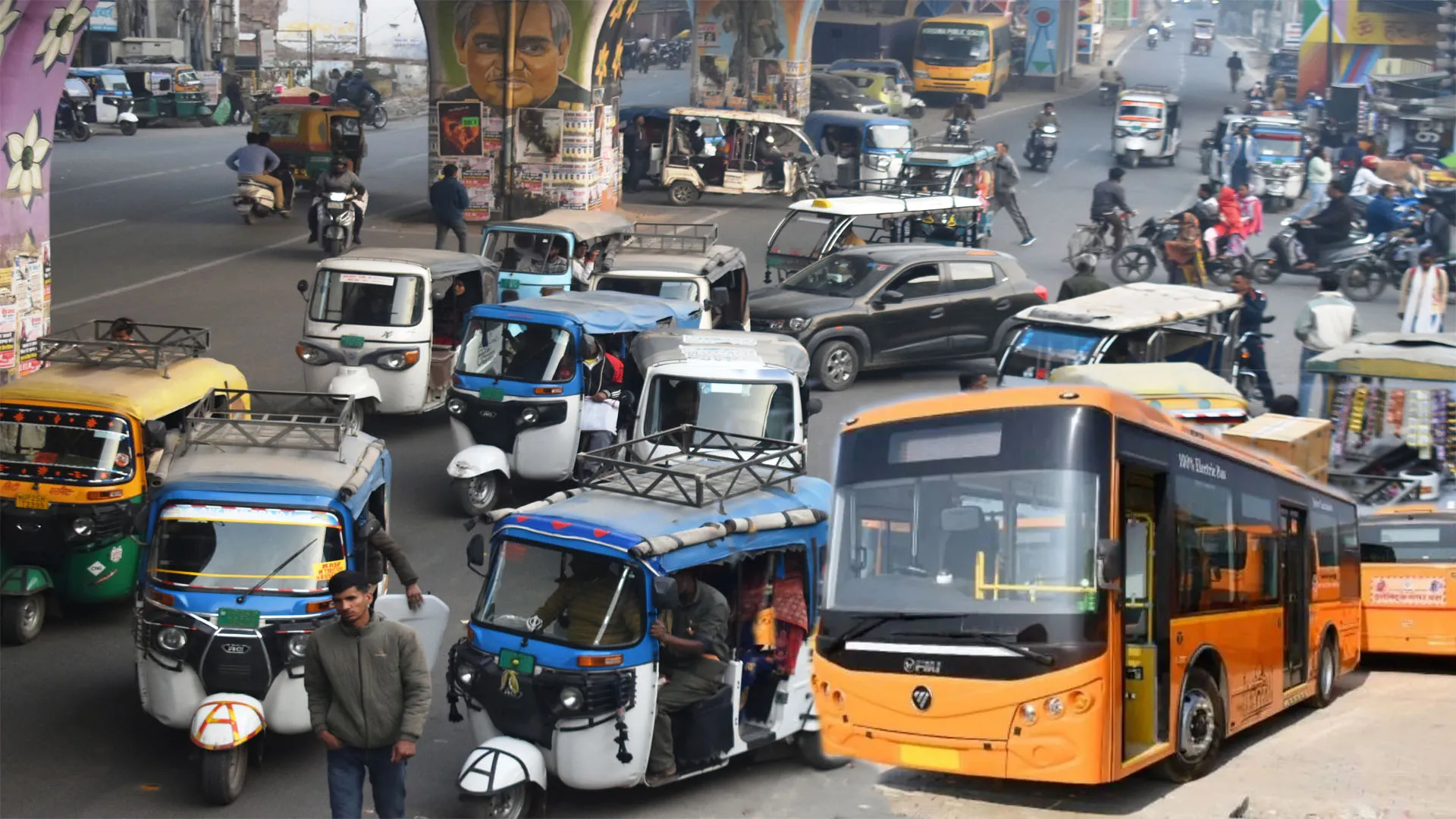 Bareilly : ऑटो वालों के नेटवर्क से नहीं परवान चढ़ रही सिटी बस सेवा