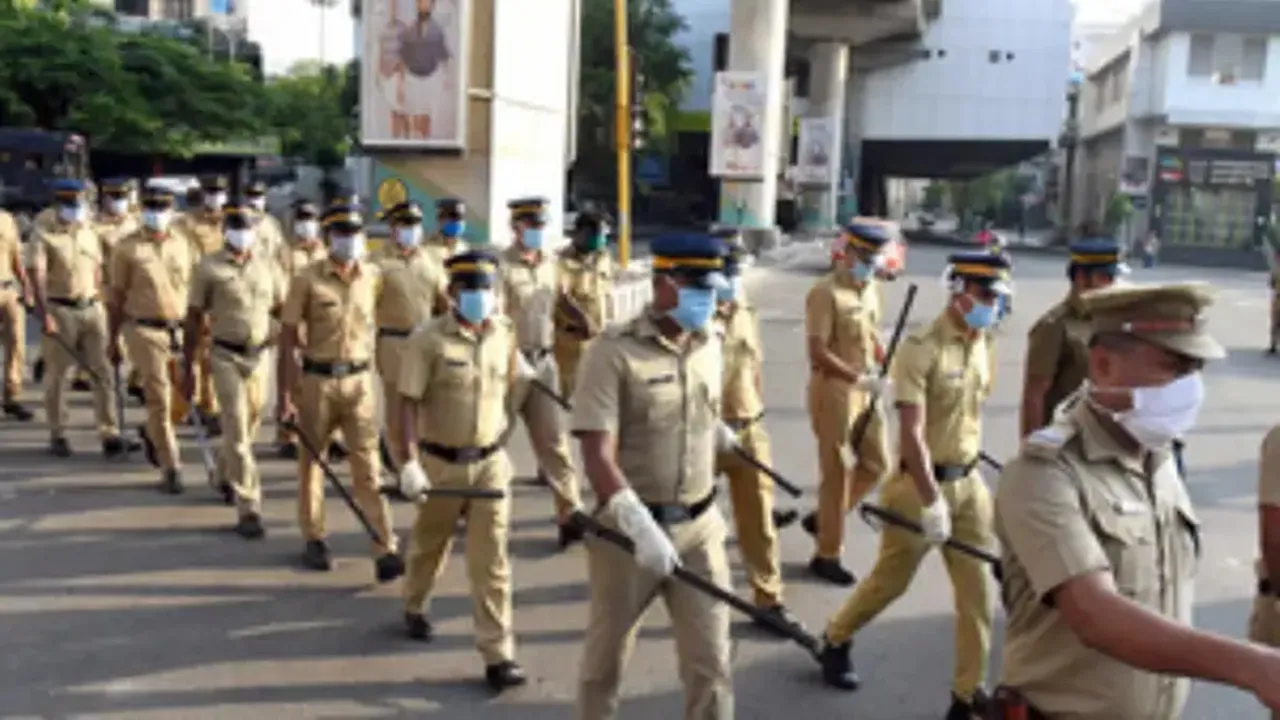  निकाय चुनाव परिणाम के बाद केरल में भड़की हिंसा : कांग्रेस दफ्तर पर हमला, इंदिरा गांधी की प्रतिमा को भी पहुंचाया नुकसान, जानें पूरा मामला 