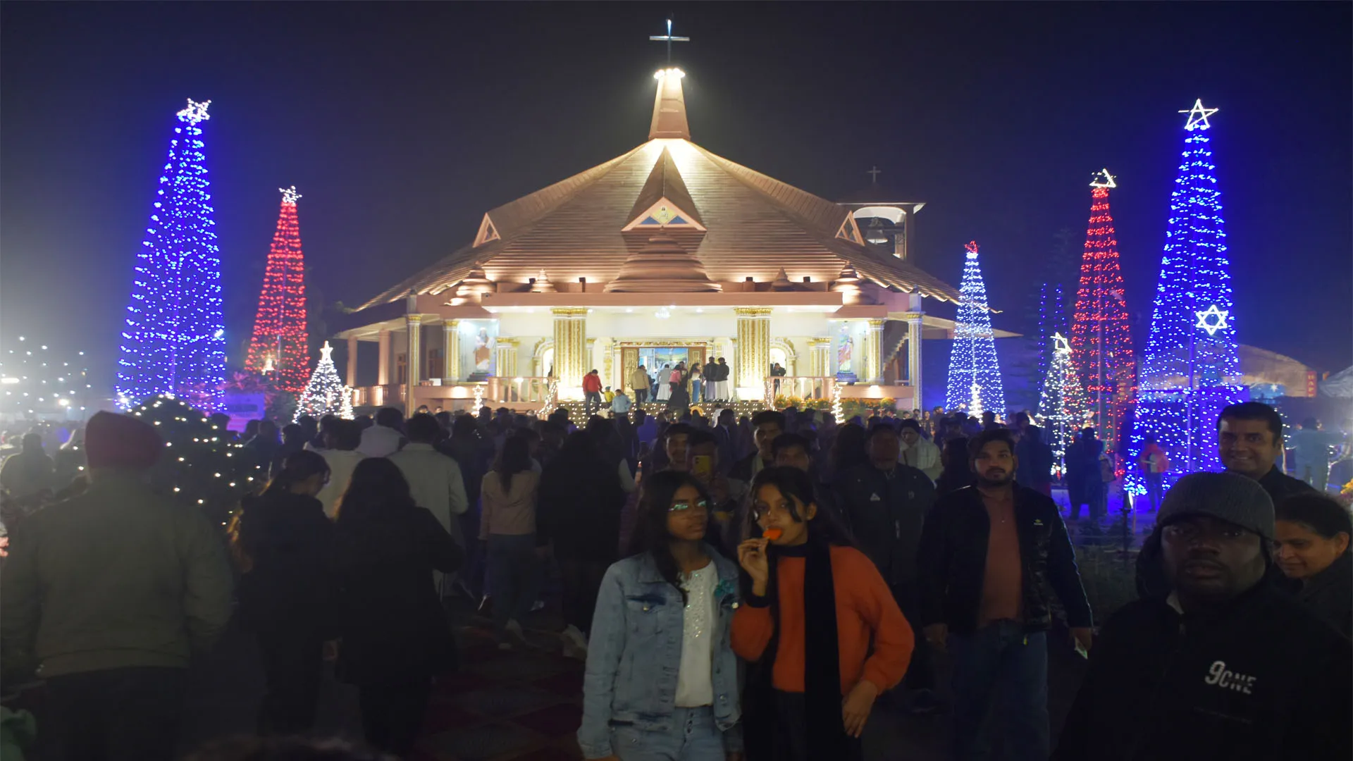 Bareilly: गिरजाघरों में मिड नाइट सर्विस आज, प्रभु यीशु का मनाया जाएगा जन्मदिन