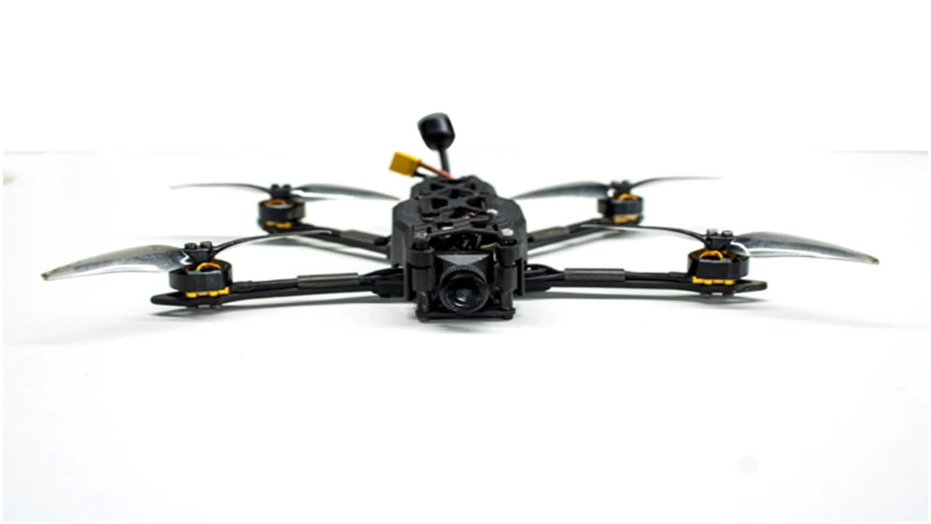 कैंपस : आईआईटी कानपुर ने बनाया चार इंच का  नैनो ड्रोन अलख-4 