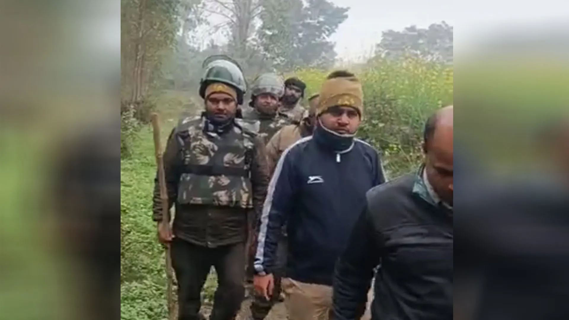 UP: बिलासपुर में वन विभाग की टीम गीदड़ की तलाश में जुटी...कई लोगों को कर चुका है घायल