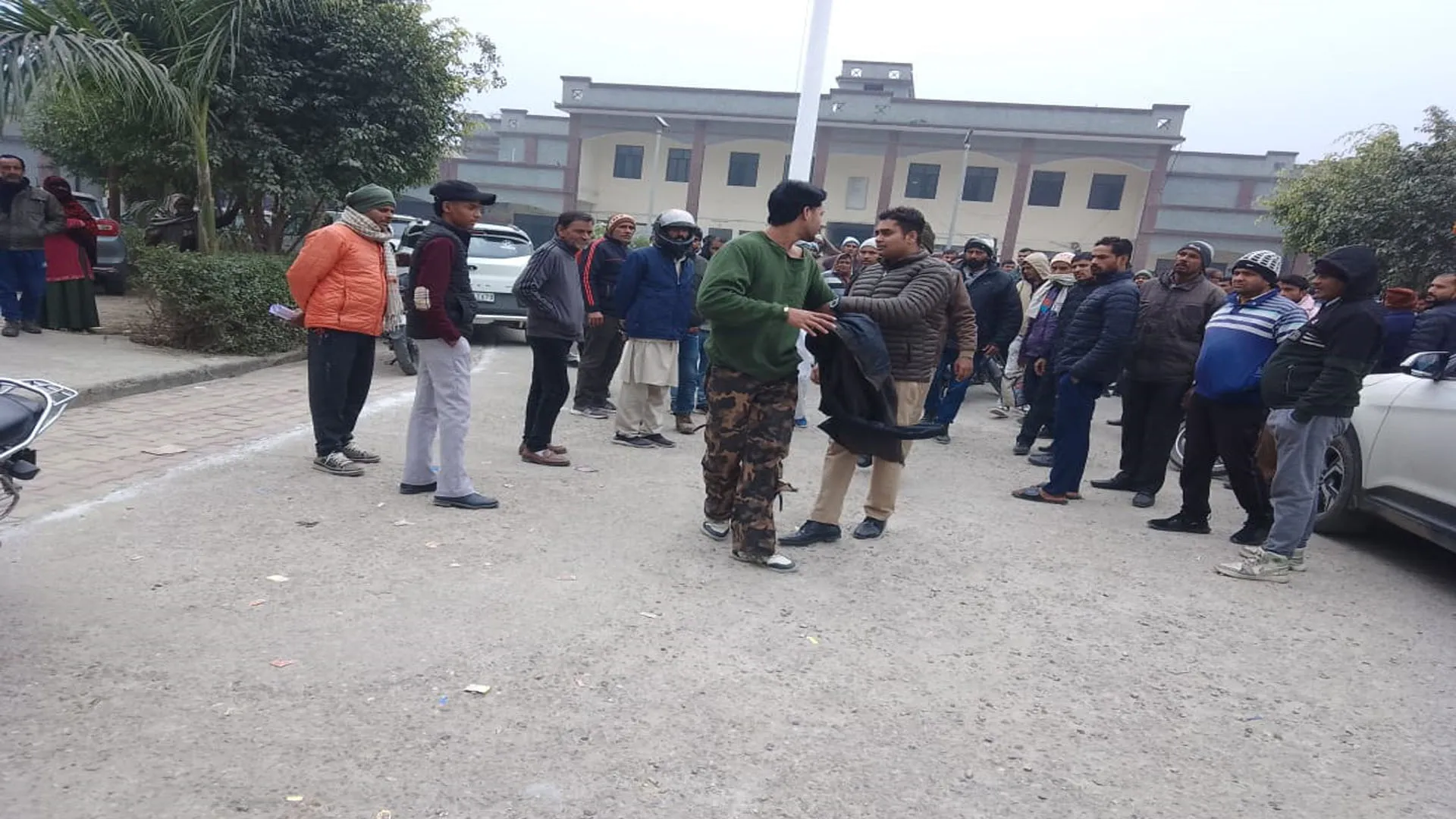 Moradabad: तहसील में अधिवक्ता पर हमला, दांत टूटा, मची अफरा-तफरी
