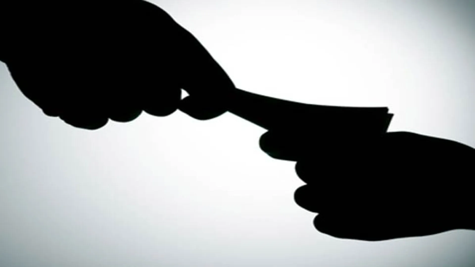 Bareilly: ड्राइवर के खाते में 61.94 लाख कराए जमा, हवाला के होने की आशंका