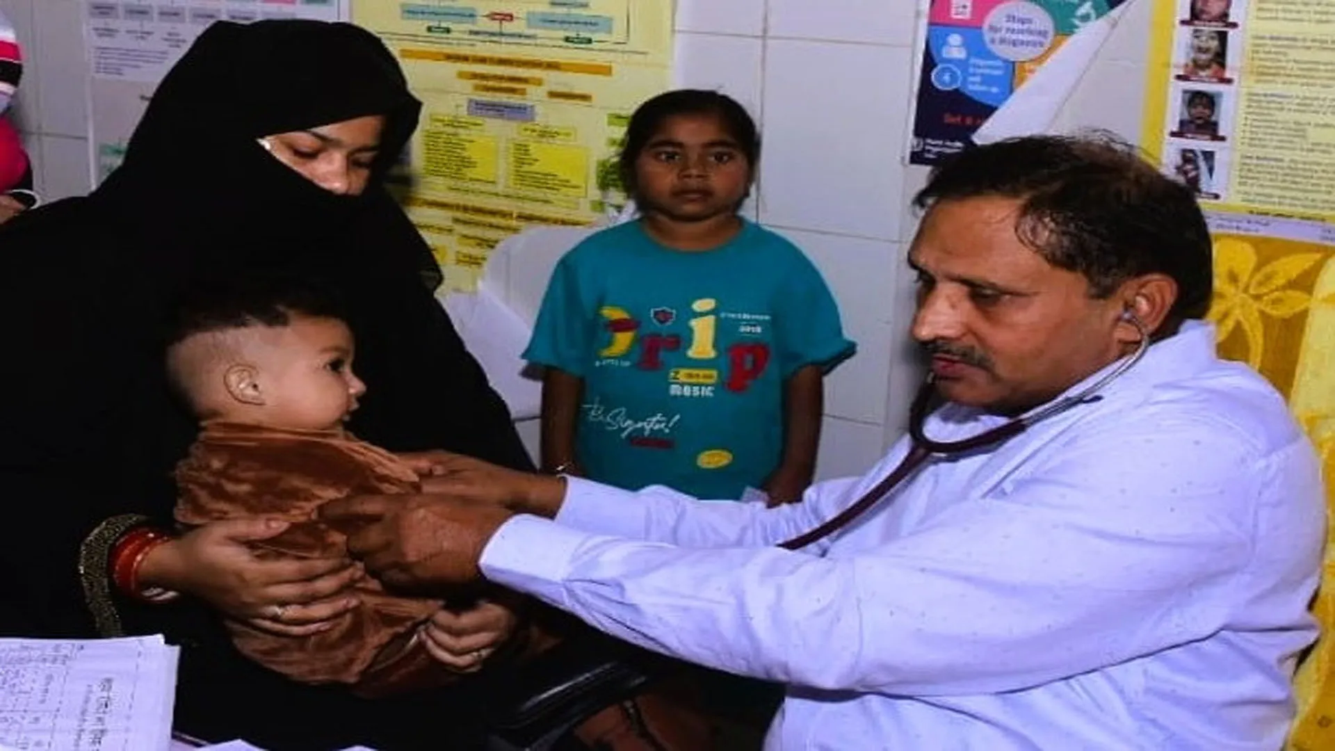 Moradabad: नौनिहालों पर सर्दी पड़ रही भारी...ओपीडी में हर दिन आ रहे 180 से ज्यादा बीमार बच्चे