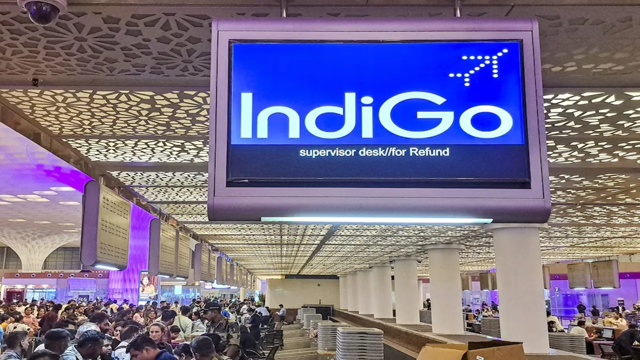 Indigo Airlines: मुंबई की फ्लाइट आई, हैदराबाद, दिल्ली की कैंसिल, कानपुर एयरपोर्ट पर यात्री नाराज, किराया किया वापस