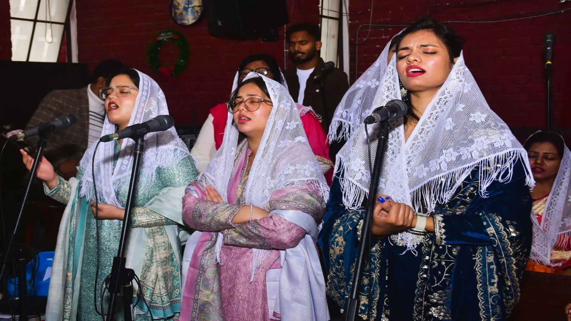 Moradabad: सबकी जुबां पर मैरी क्रिसमस, उल्लास से सराबोर हुआ महानगर