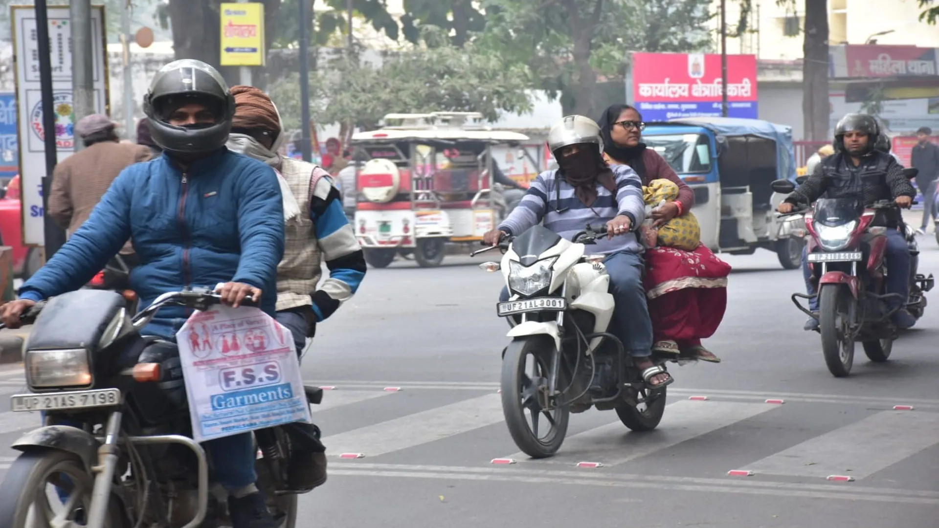 Moradabad: हवाओं ने बढ़ाई गलन, सर्दी से जनजीवन प्रभावित घने कोहरे के बाद छाए रहे बादल