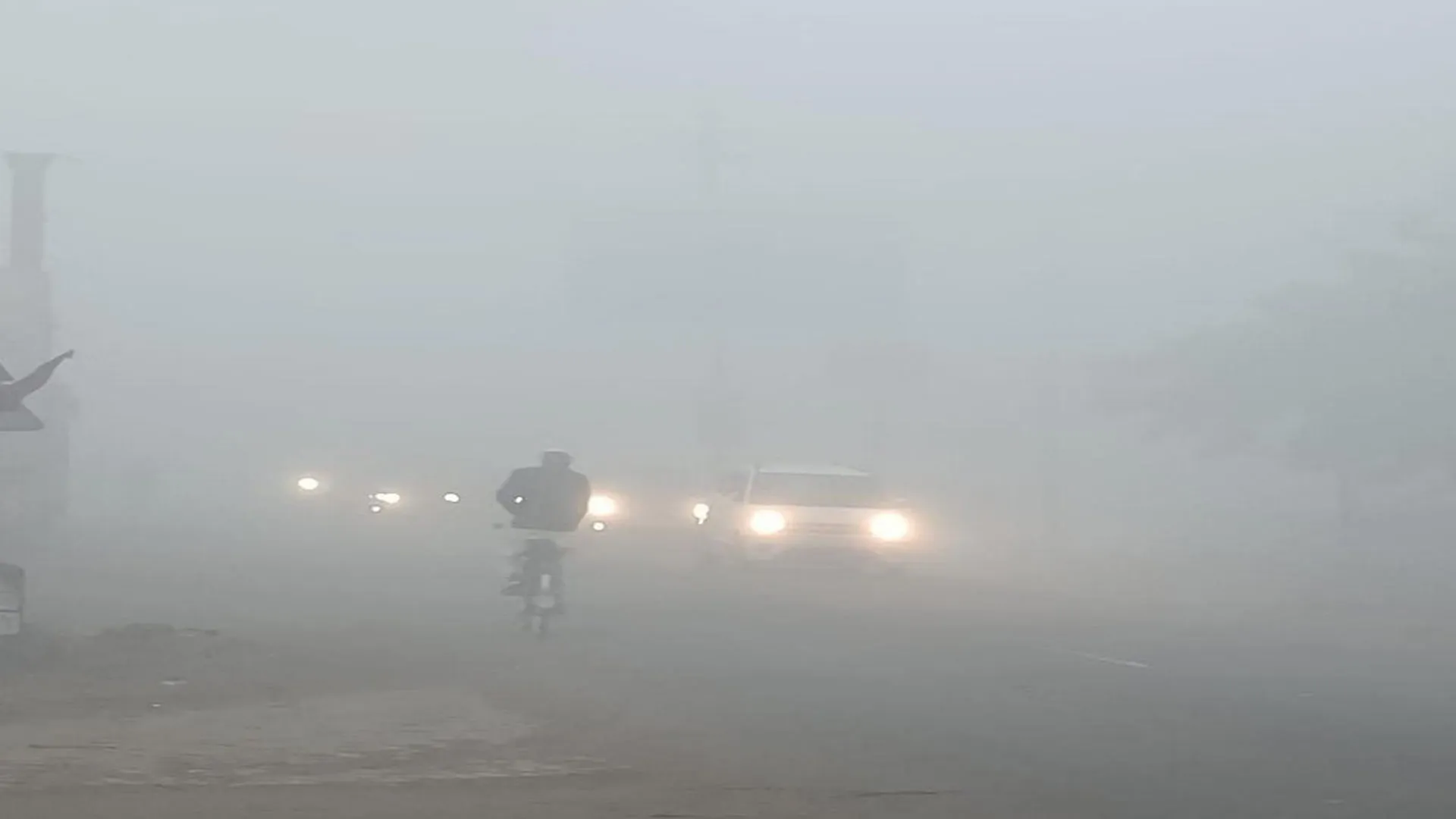 Moradabad: कोहरे की चादर में लिपटी रही सुबह, धूप ने दिन में दी राहत, शाम ढलते ही चलने लगी ठंडी हवा