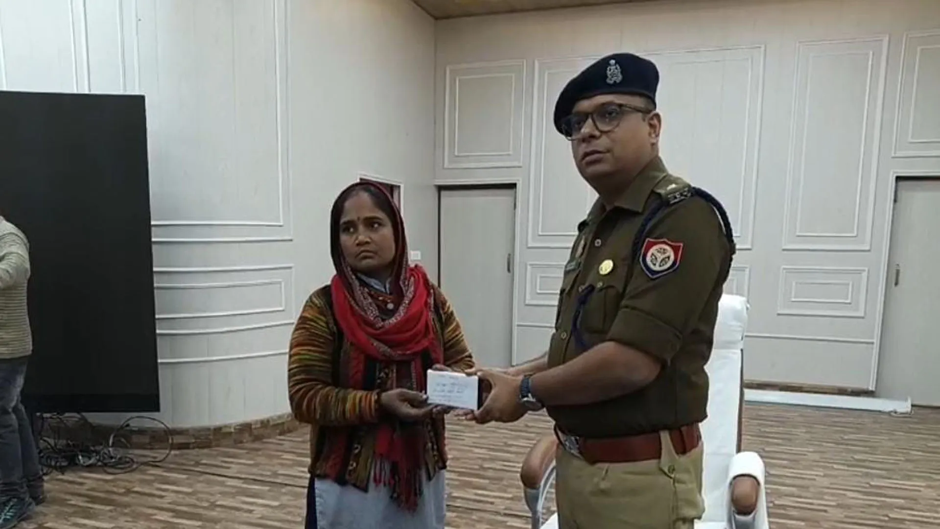 Bareilly: पुलिस ने 275 मोबाइल मालिकों के चेहरे पर बिखेरीं खुशियां