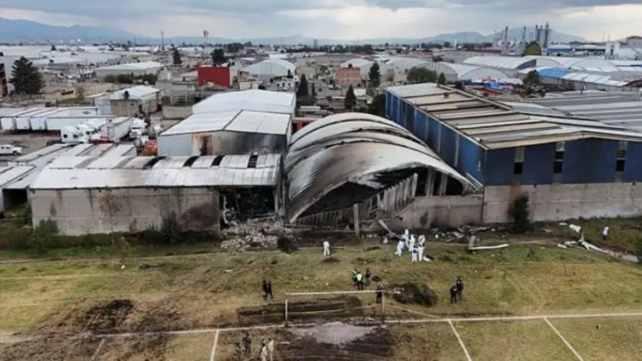 Mexico plane crash: 7 की जलकर मौत, फुटबॉल मैदान पर इमरजेंसी लैंडिंग भी कोशिश नाकाम