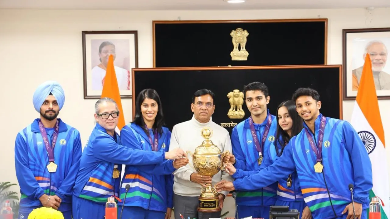 खेलमंत्री ने विश्व स्क्वाश कप जीतने वाली भारतीय टीम को किया सम्मानित, कहा- यह गर्व का है पल