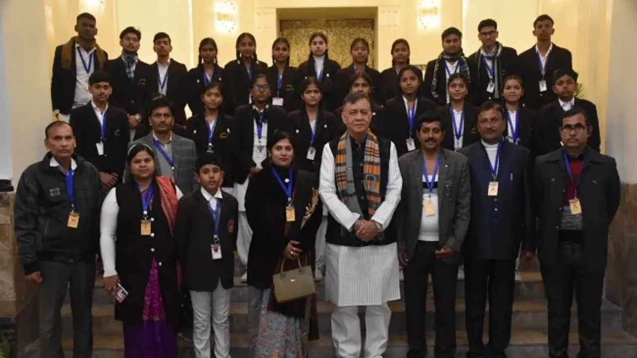 कानपुर के विद्यार्थियों ने किया विधानसभा का शैक्षणिक भ्रमण, बोले सतीश महाना-  यब लोकतंत्र की मजबूती का आधार है