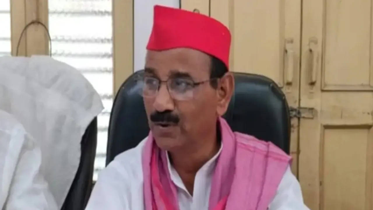 PM मोदी के कार्यक्रम में BLO की ड्यूटी लगाने का विरोध, सपा ने मुख्य निर्वाचन अधिकारी को सौंपा ज्ञापन