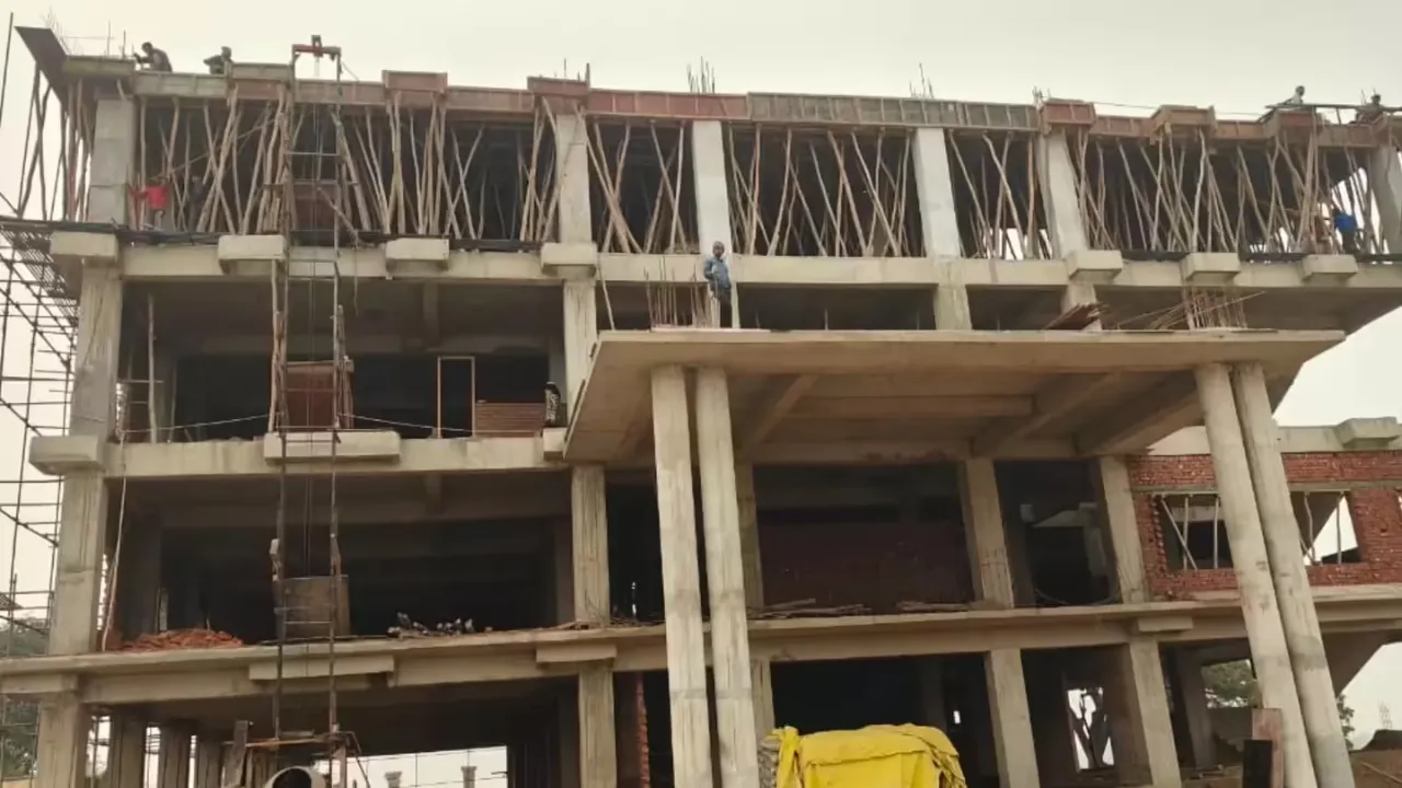 नया सर्किट हाउस तेजी से ले रहा आकारः 12.13 करोड़ से बन रही जीप्लस थ्री इमारत, बनेगा प्रशासनिक जरूरतों का नया हब 