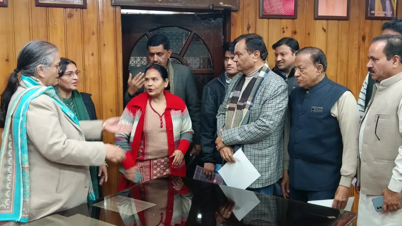 ट्रेड को लाइसेंस शुल्क में लाने पर भड़के व्यापारी, आज करेंगे प्रदर्शन... लखनऊ व्यापार मंडल ने महापौर को सौंपा ज्ञापन