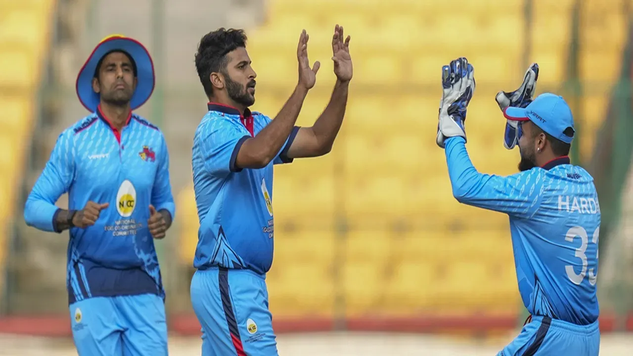 Vijay Hazare trophy: शार्दुल की गेंदबाजी ने किया कमाल, पांच ओवर में लिए चार विकेट 