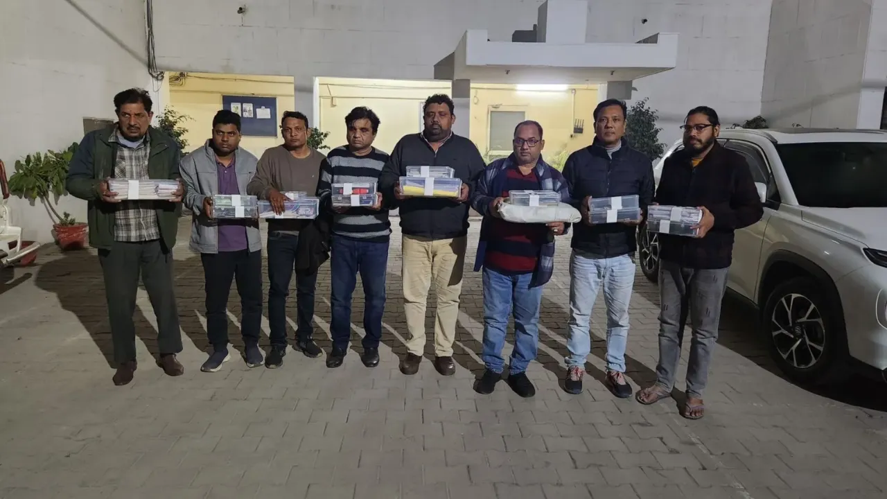 10 बैंकों से ठगे 100 करोड़... STF नोएडा यूनिट ने फर्जीवाड़ा करने वाले 8 सदस्यीय गैंग को किया गिरफ्तार 