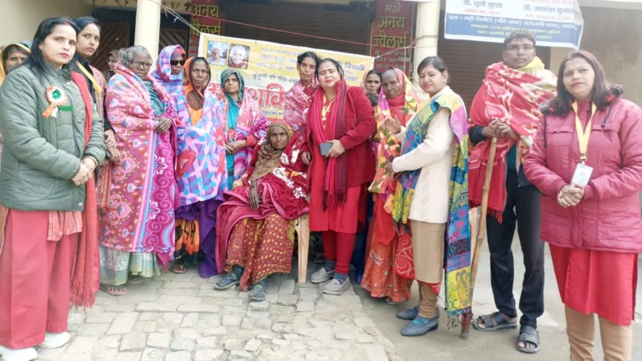 कड़ाके की ठंड में मानवीय अभियान, बेसहारा को बांटे शॉल, स्वेटर, कंबल और अन्य सामान 