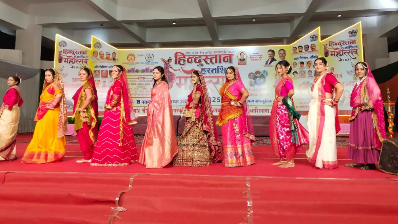 हिन्दुस्तान हस्तशिल्प महोत्सवः मॉडलों ने किया कैटवॉक, कथक में थिरके कदम