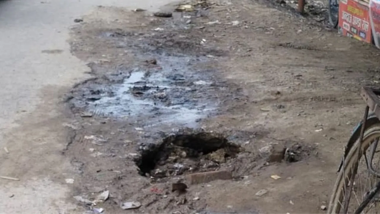 कागजों पर चकाचक, हकीकत में गड्ढों की भरमार: सैफलपुर-नरौना सड़क की बदहाली से ग्रामीणों का जीना मुहाल