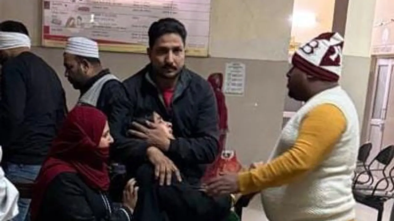 रामपुर : रेत से लदे डंपर और कार की भीषण टक्कर, दो की मौत, एक घायल